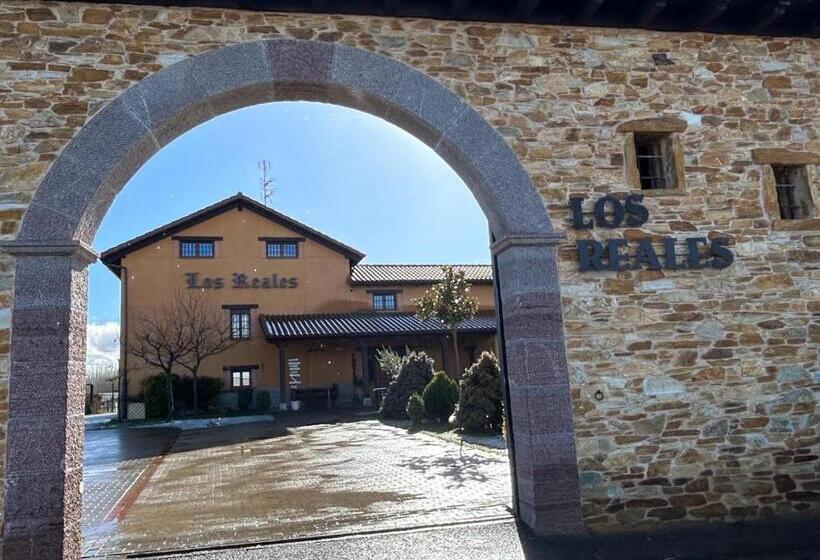 فندق Los Reales