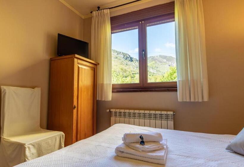 فندق Peña Pandos