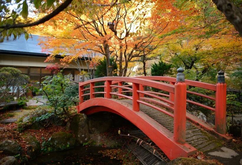 ریوکان Sansuiso Tsuchiyu Spa