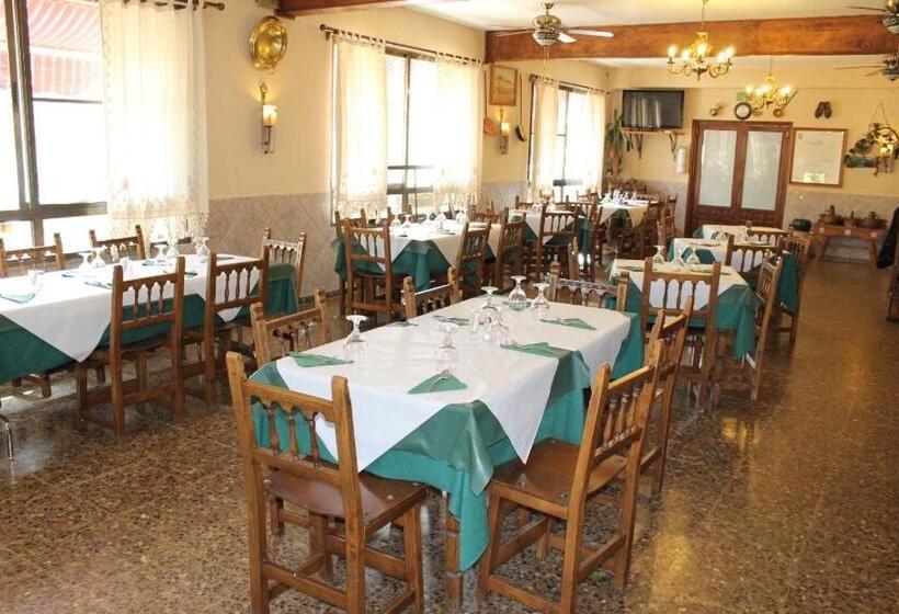 ユースホステル Hostal Restaurante El Cercao