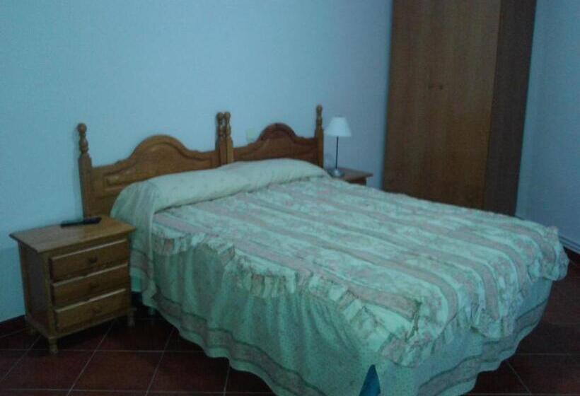 ユースホステル Hostal Restaurante El Cercao