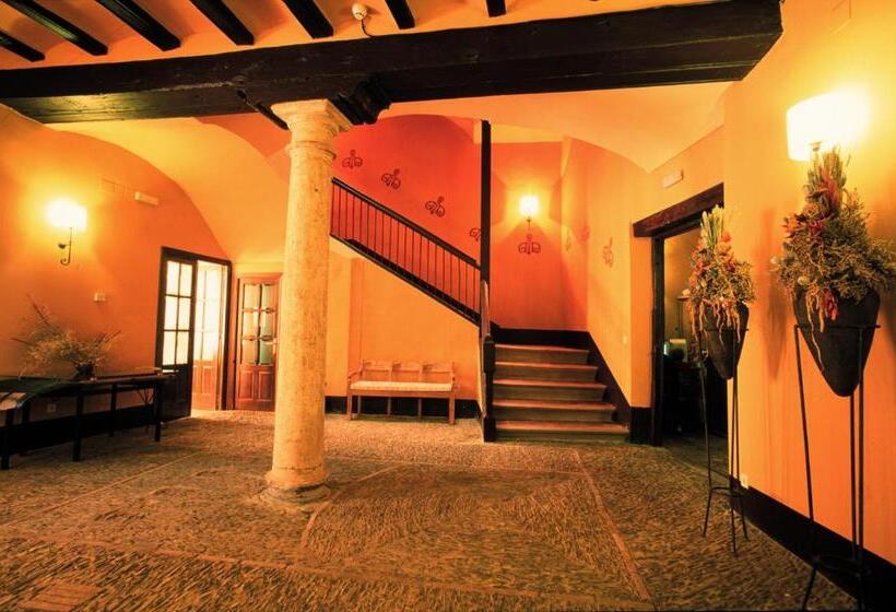 فندق Posada Del Almudí