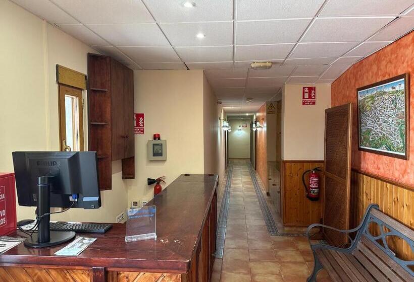 هتل Restaurante Los Caños De La Alcaiceria