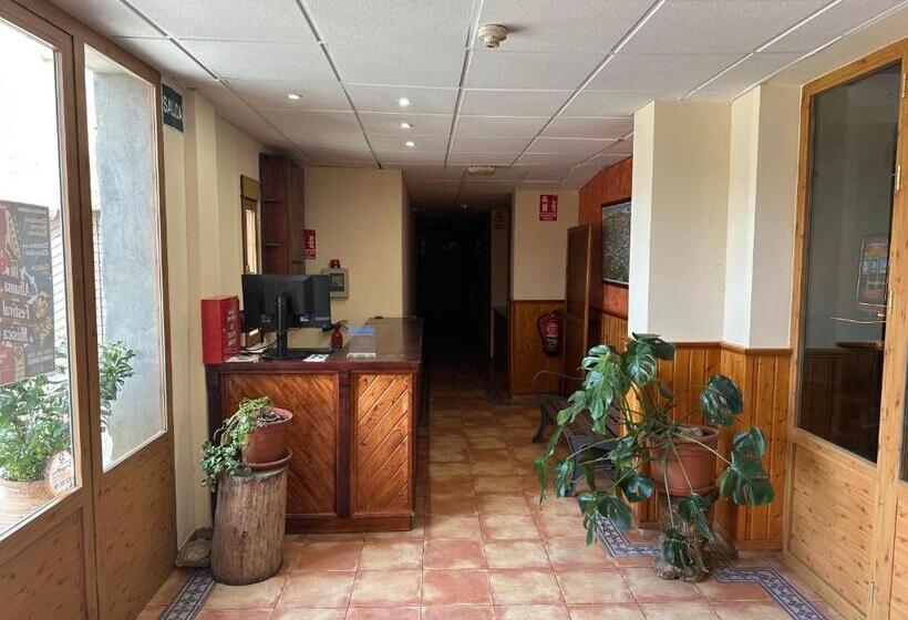 هتل Restaurante Los Caños De La Alcaiceria