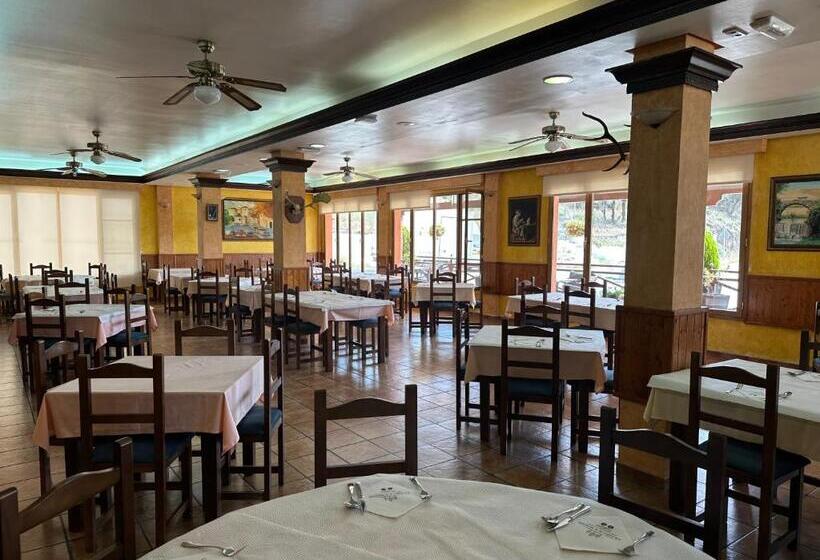 هتل Restaurante Los Caños De La Alcaiceria