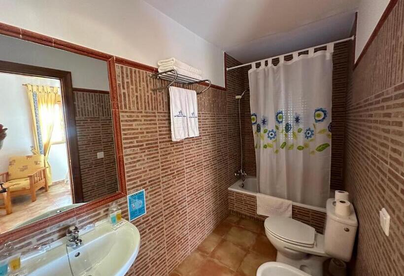 هتل Restaurante Los Caños De La Alcaiceria