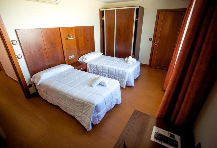 هتل Villa De Cárcar