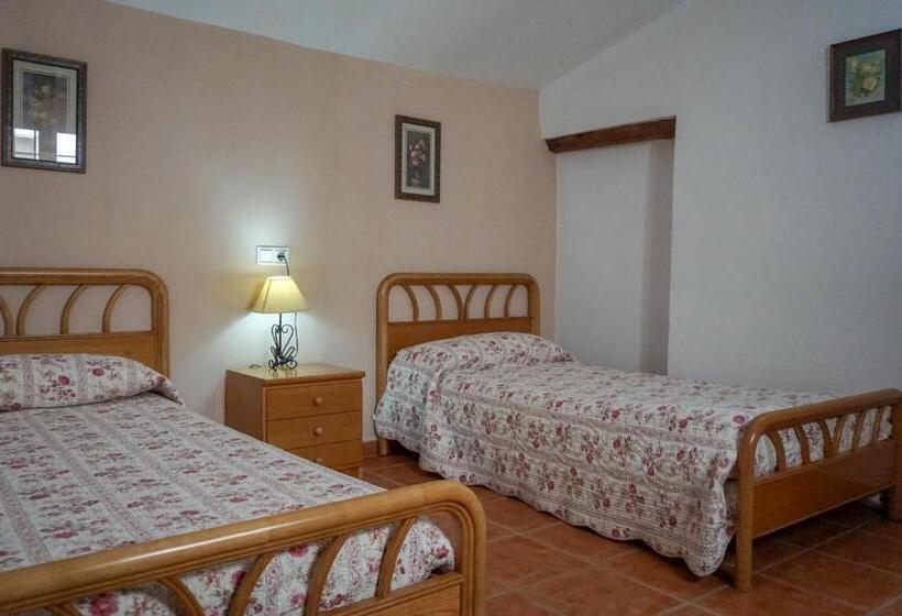 استراحتگاه Cabañas Cortijo El Helao
