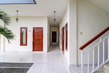 هتل Oyo 91717 7 L Homestay