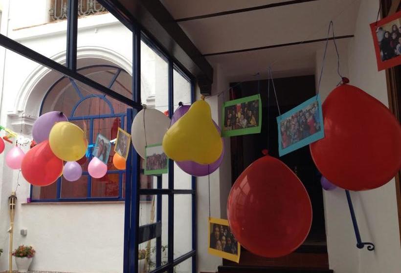 تختخواب و صبحانه El Sueño Hostel