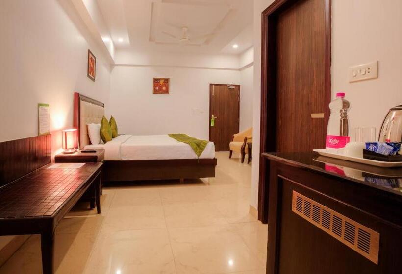 تختخواب و صبحانه Treebo Shivam Inn Near Singapore Mall