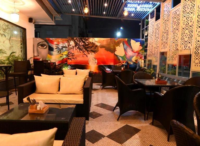 Fotos del hotel Fabhotel Radiant Star Lalkothi:  12