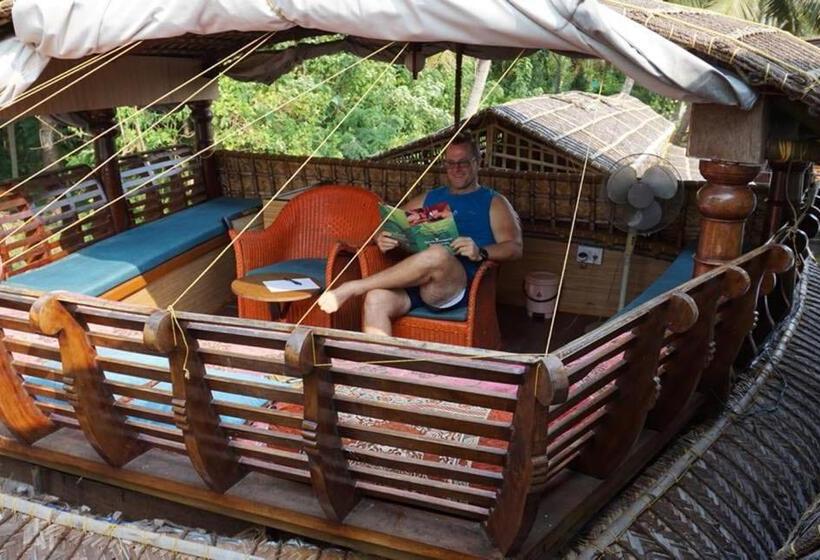 ホテル Sreekrishna Houseboat   Vaccinated Staff
