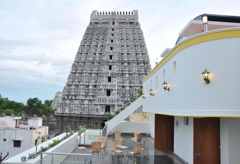 فندق Sri Sarvesha Js Palace Temple View