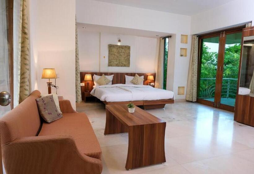 هتل The Chitvan Resort