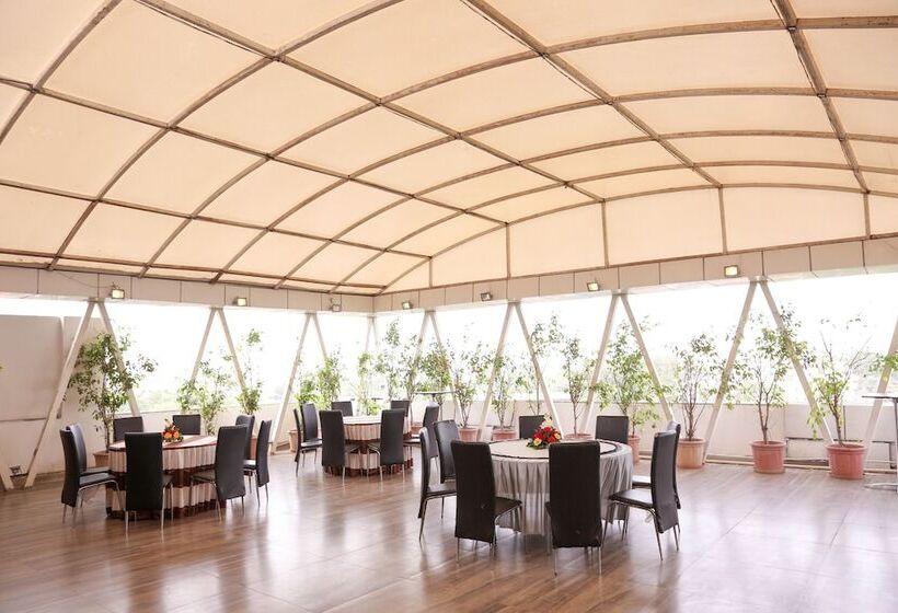 Отель Treebo Trend Sun Palace Bhopal