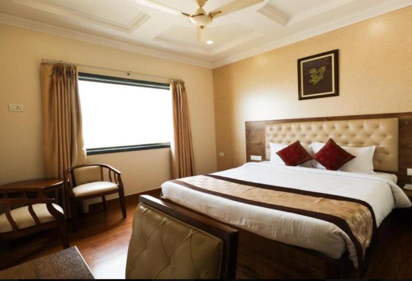 Wingston A Treehouse Hotel, Mathura