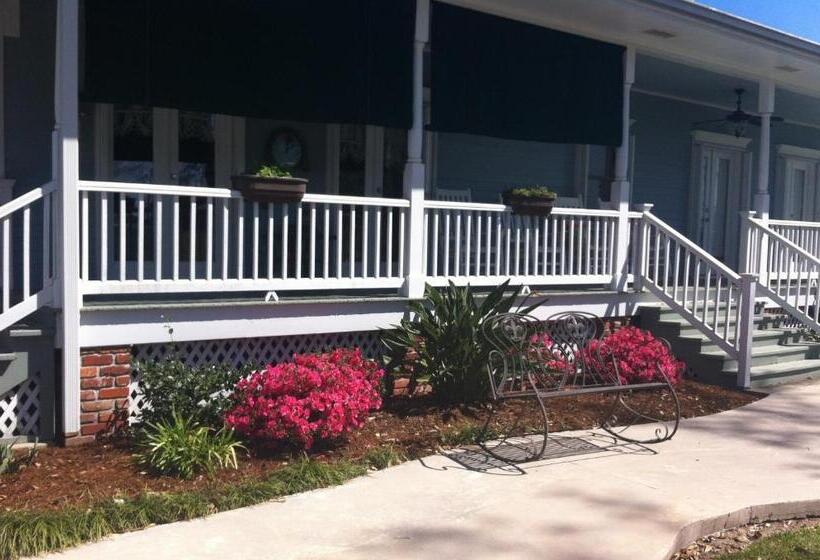 A Chateau On The Bayou Bed & Breakfast