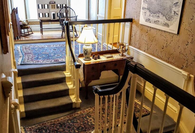 ベッドアンドブレックファースト Clark Currier Inn