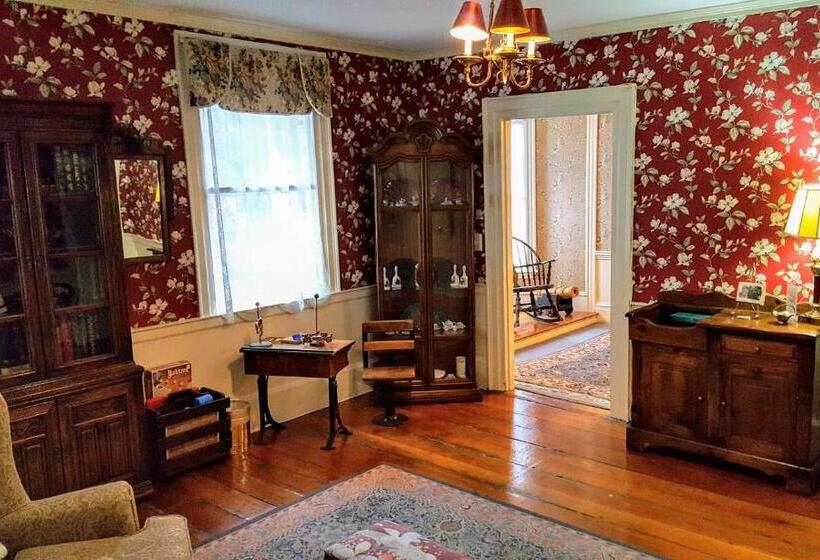 ベッドアンドブレックファースト Clark Currier Inn