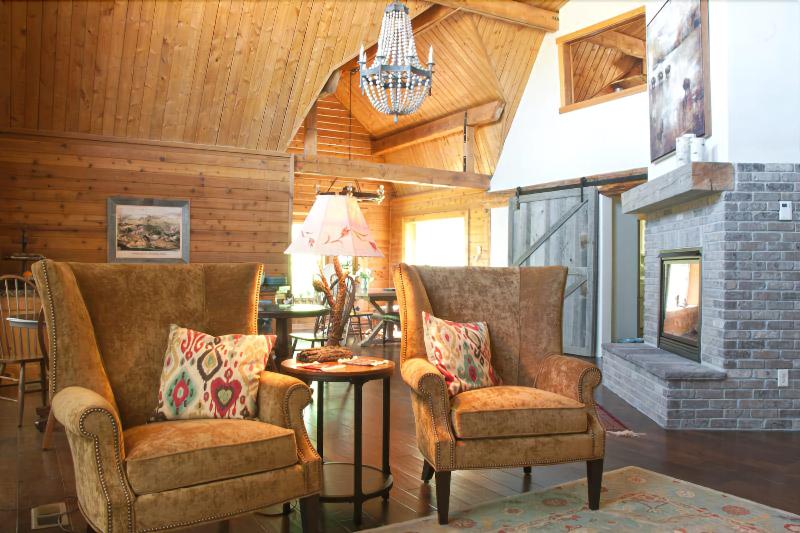 تختخواب و صبحانه Fin And Feather Inn