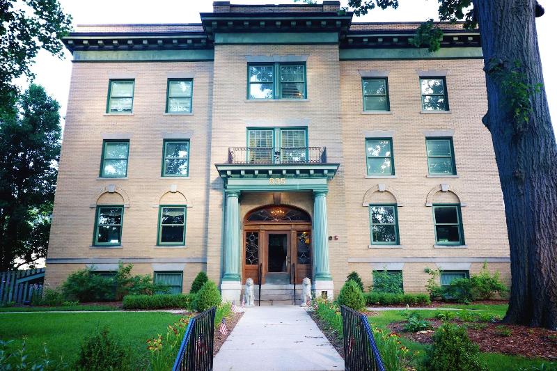 تختخواب و صبحانه Inn At 835 Boutique