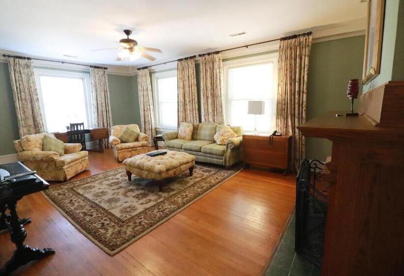 تختخواب و صبحانه Inn At 835 Boutique