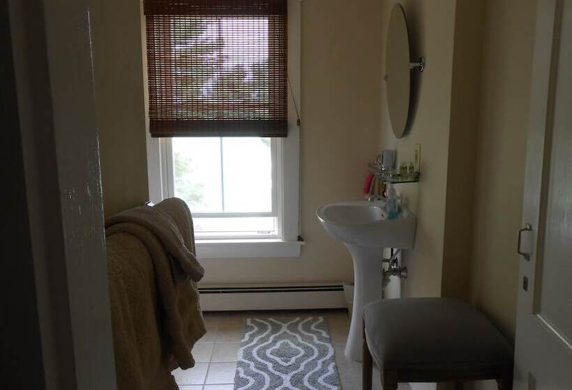 مبيت وإفطار Lakeview Inn