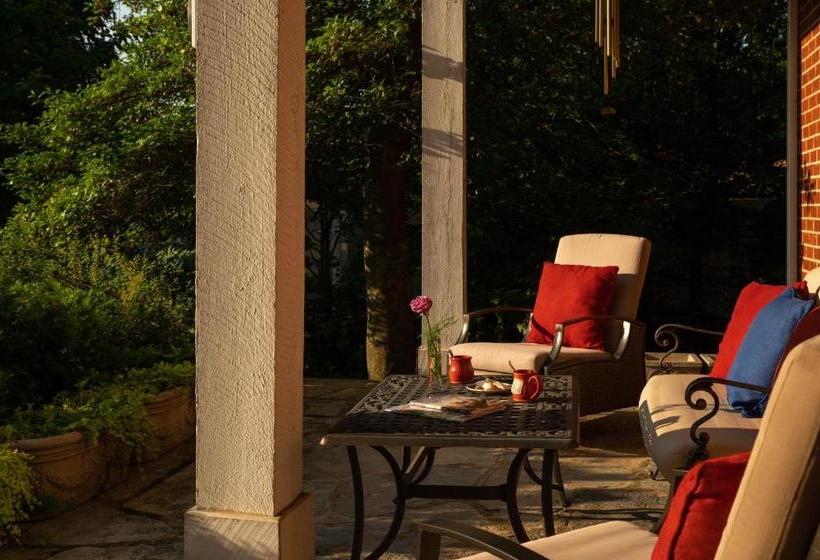 住宿加早餐  South Court Inn