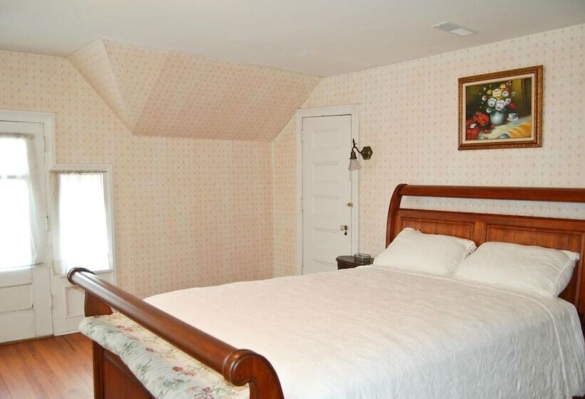 تختخواب و صبحانه The Albanus Phillips Inn
