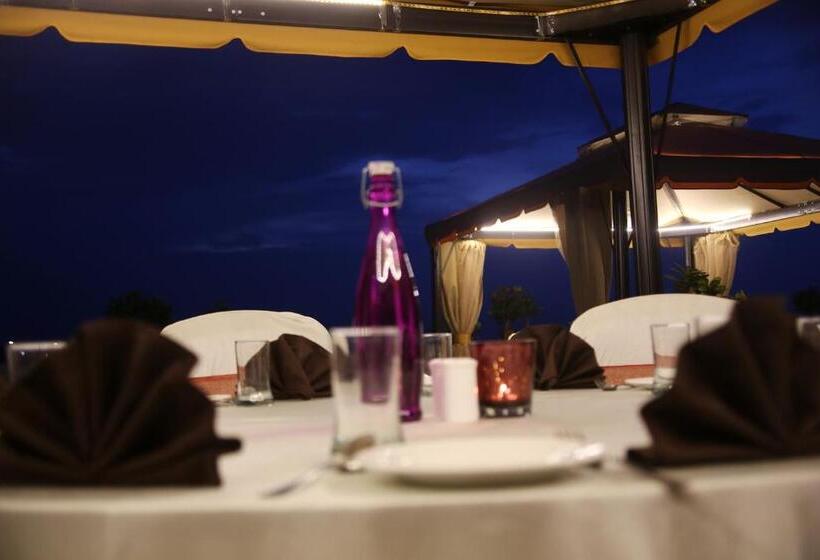 בית מלון כפרי Brijwasi Lands Inn