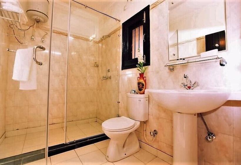 هتل Kridha Residency Opposite Prem Mandir Vrindavan