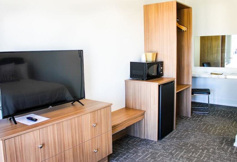 فندق على الطريق Blue Sage Inn & Suites