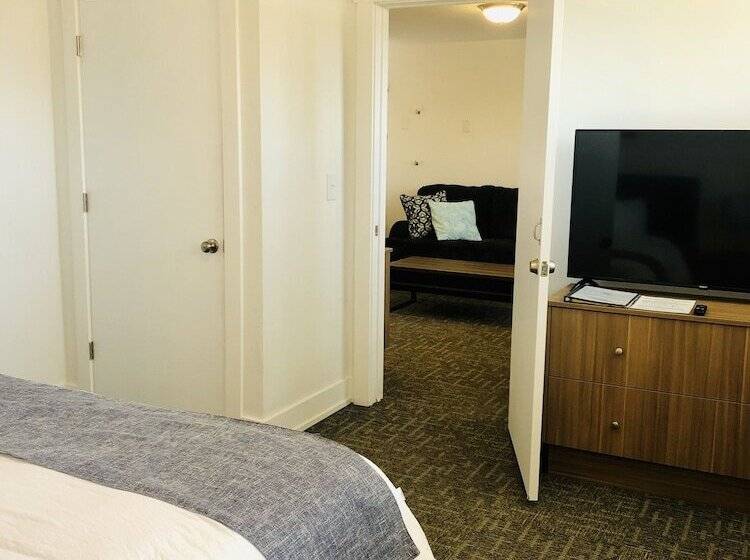 فندق على الطريق Blue Sage Inn & Suites