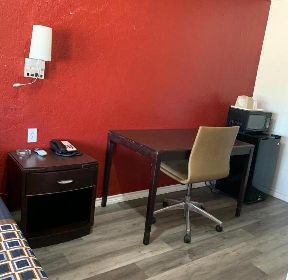 فندق على الطريق Budget Inn