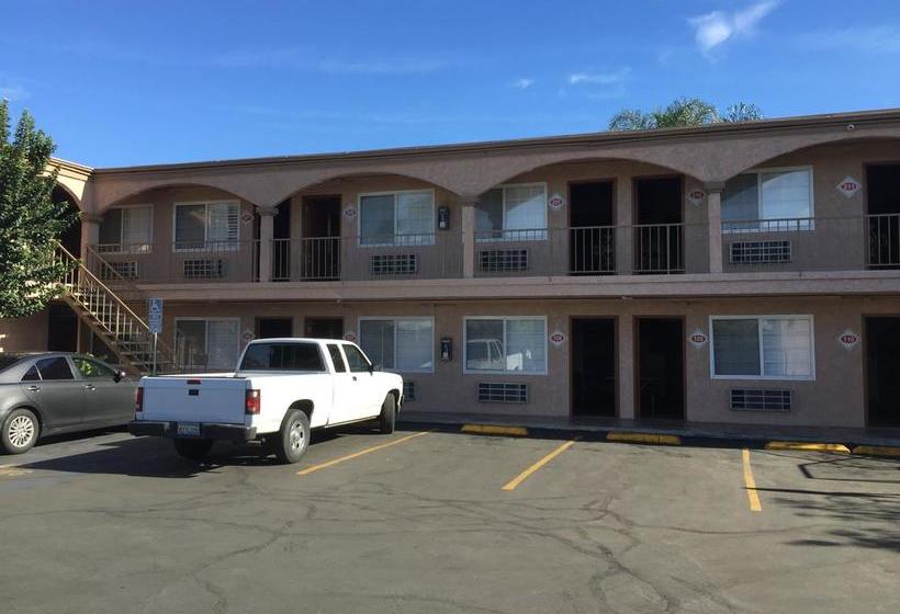 مُتل Foxy S Motor Inn On Florence & Hoover St