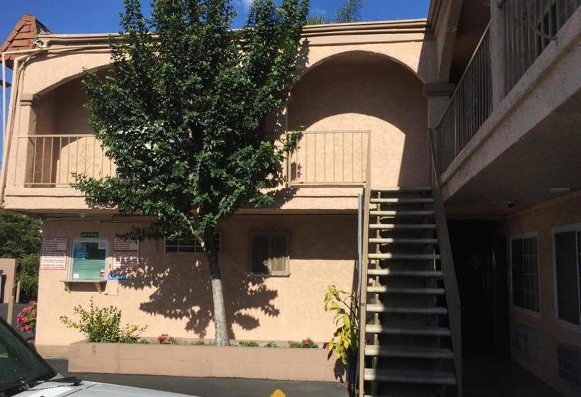 مُتل Foxy S Motor Inn On Florence & Hoover St