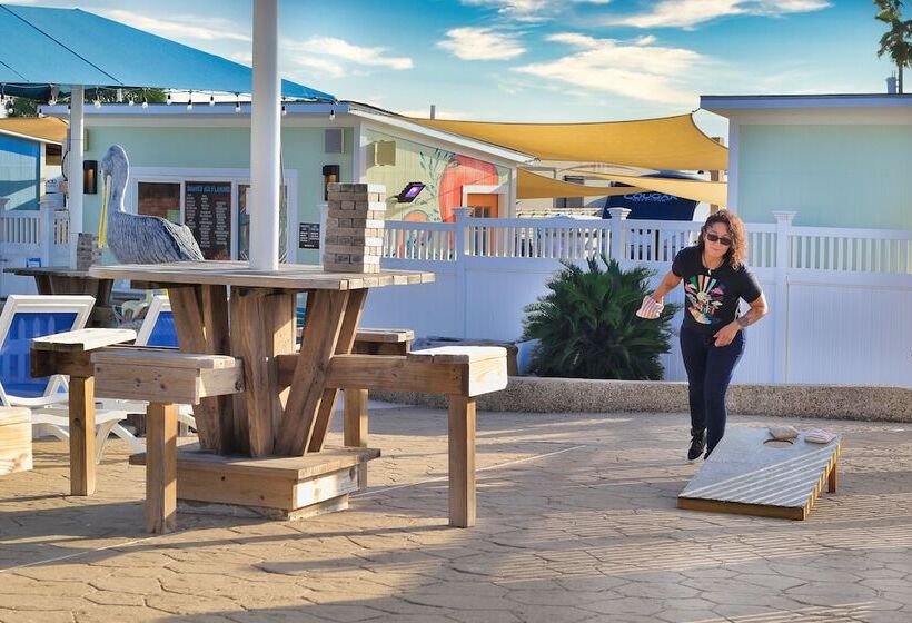 مُتل Tropic Island Resort