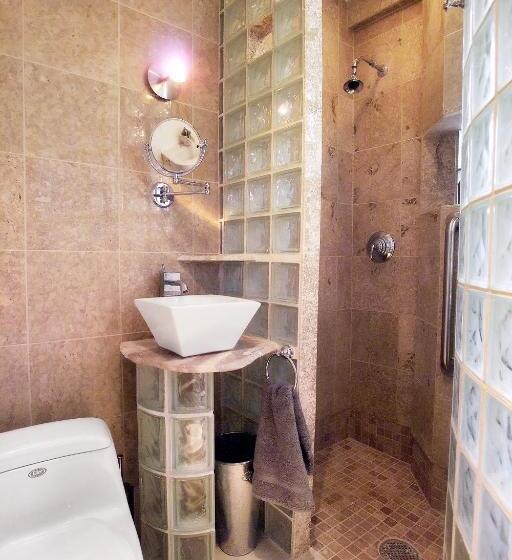 Ray's Bucktown Bed And Breakfast