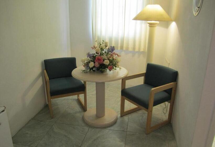 استراحتگاه Apollo Motel