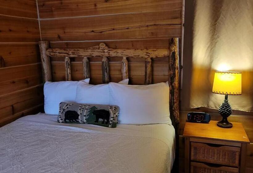 Riverfront Motel & Cabins