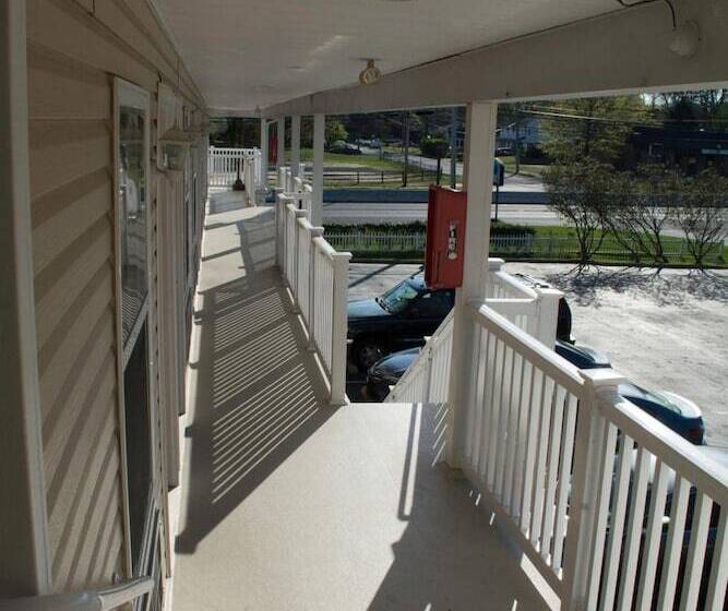 At 9 Motel