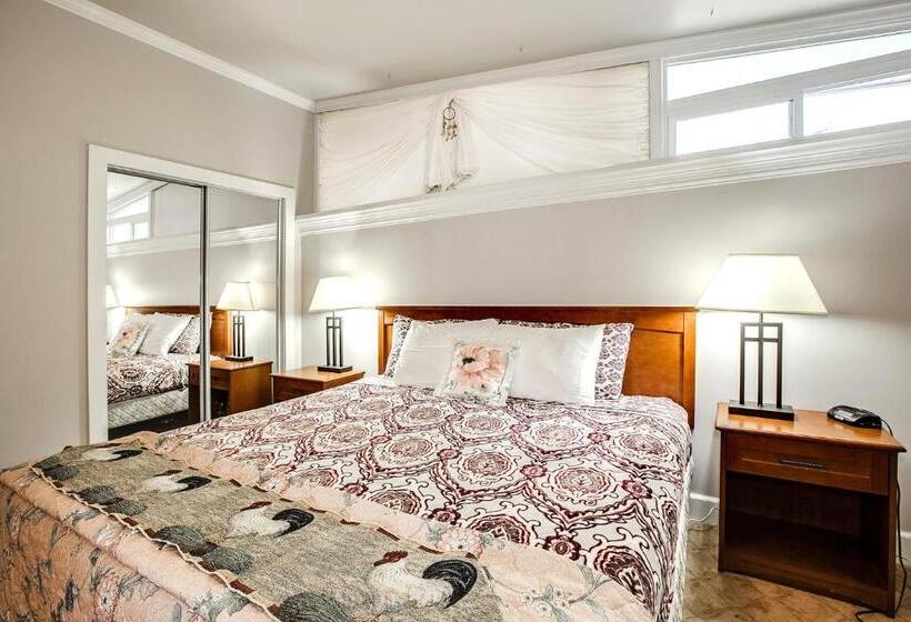 Beachwood Condos & Resort