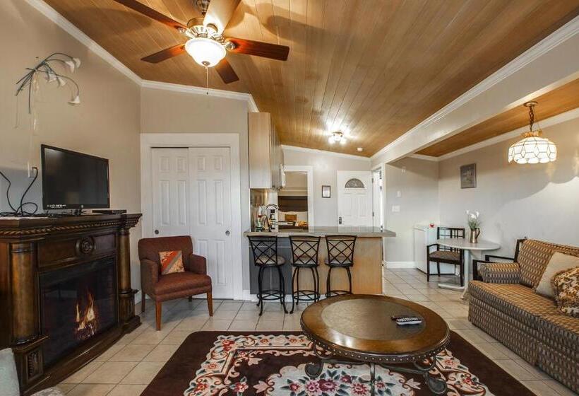 Beachwood Condos & Resort