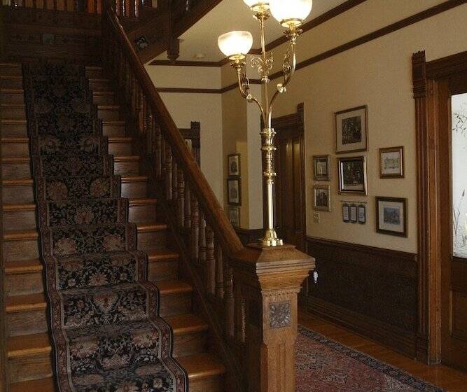 مبيت وإفطار Hamilton House