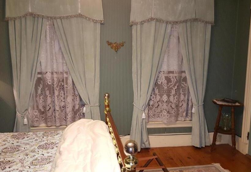 Holidae House Bed & Breakfast