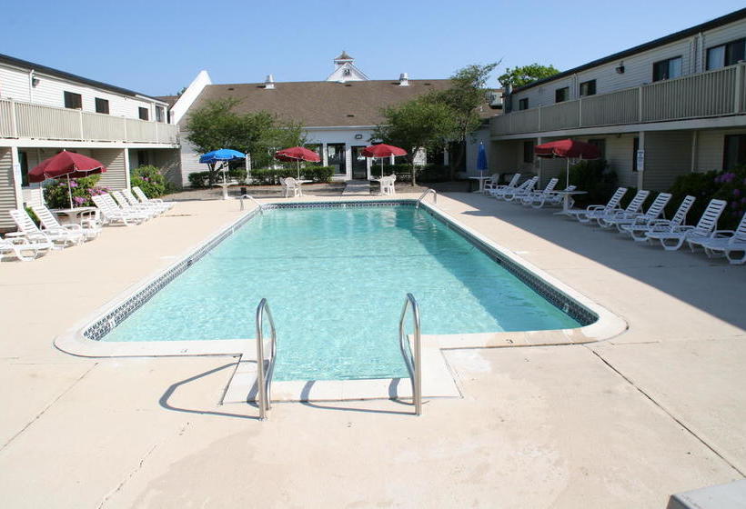 هتل Cape Cod Irish Village