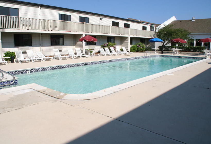 هتل Cape Cod Irish Village