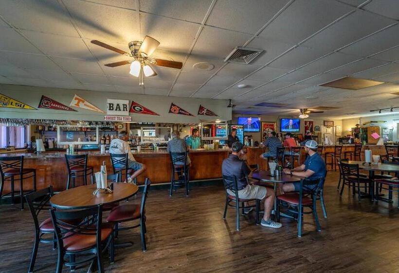 هتل Dothan National Golf Club And