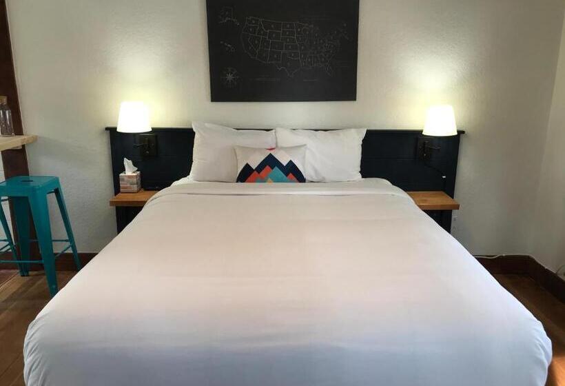 호텔 Left Coast Lodge